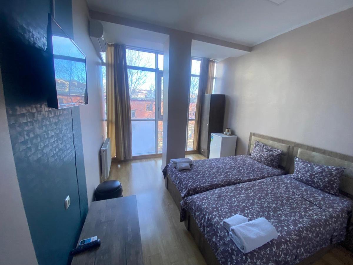 Hotel G & J Тбилиси Экстерьер фото