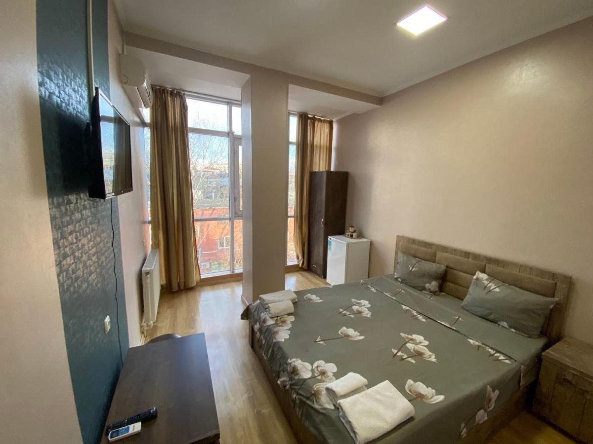 Hotel G & J Тбилиси Экстерьер фото